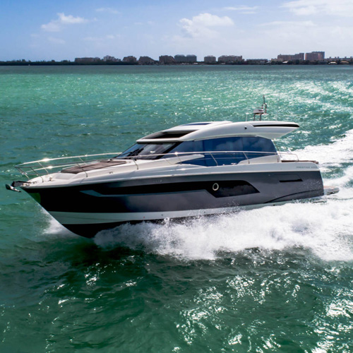 Prestige 520S Yacht auf dem Wasser